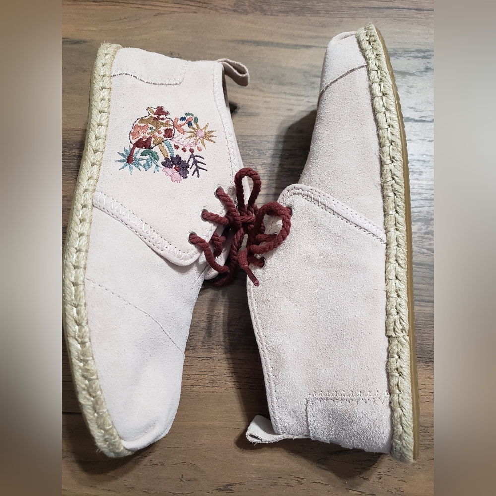Toms Bota Floral Embroidery Suede Rope Sole Blush Pink Bootie Boots NWOT 8.5
